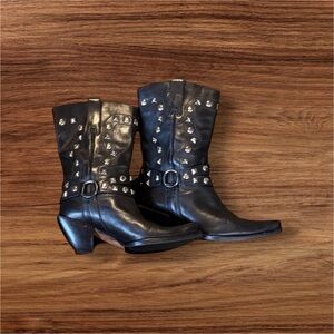 “Donald J Pliner” black leather boots